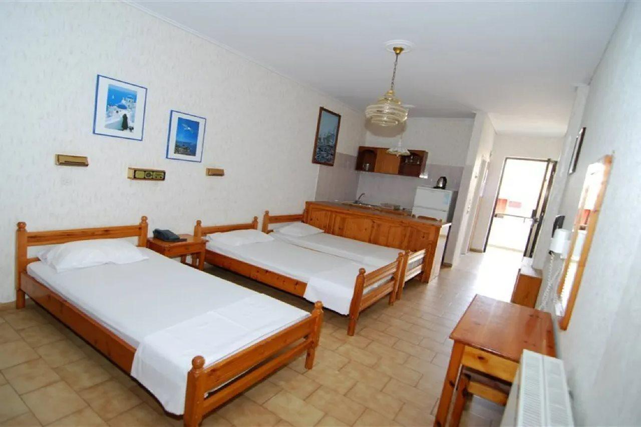Studio (3 Adults)