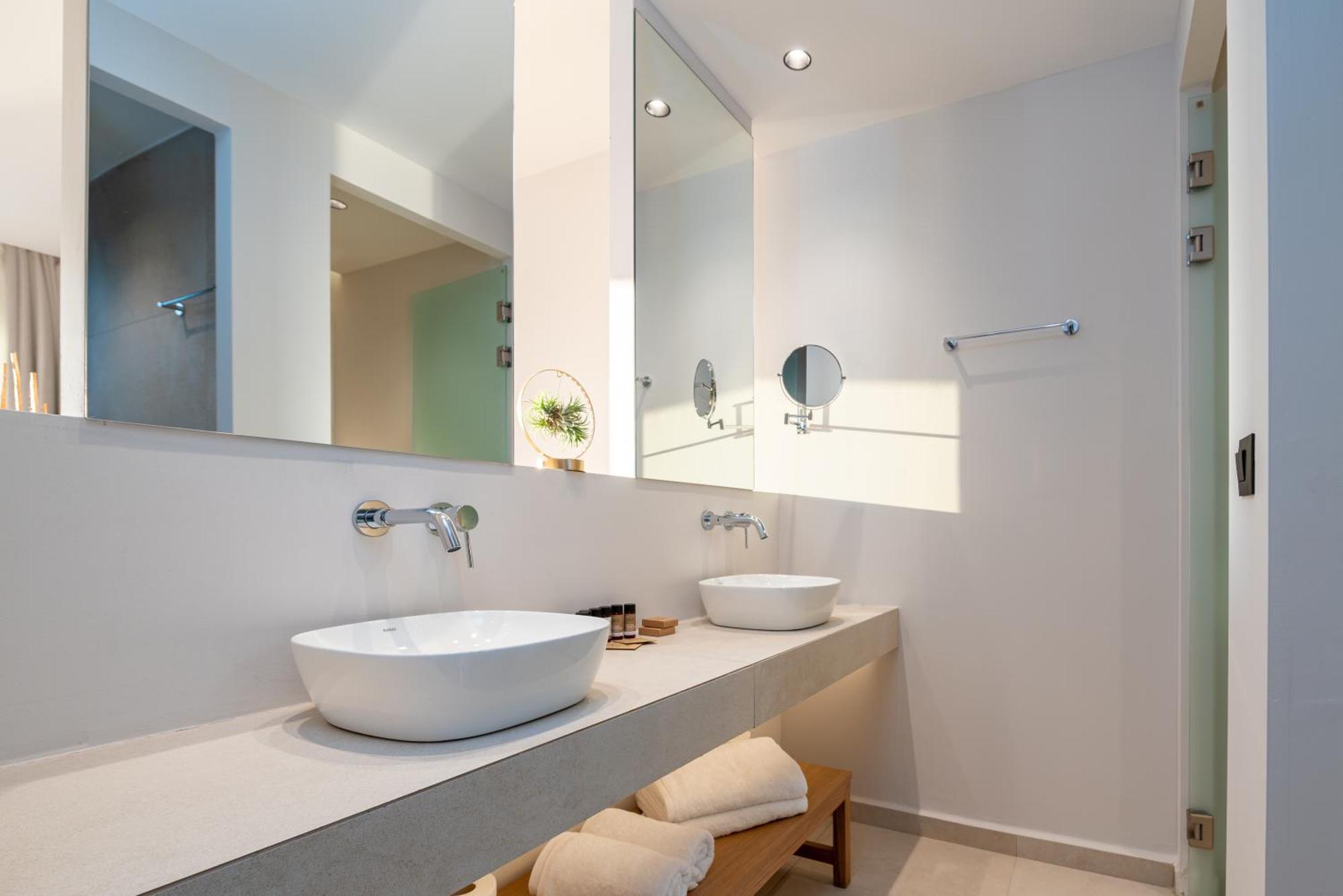 Double Premium with Sea View - Swim Up