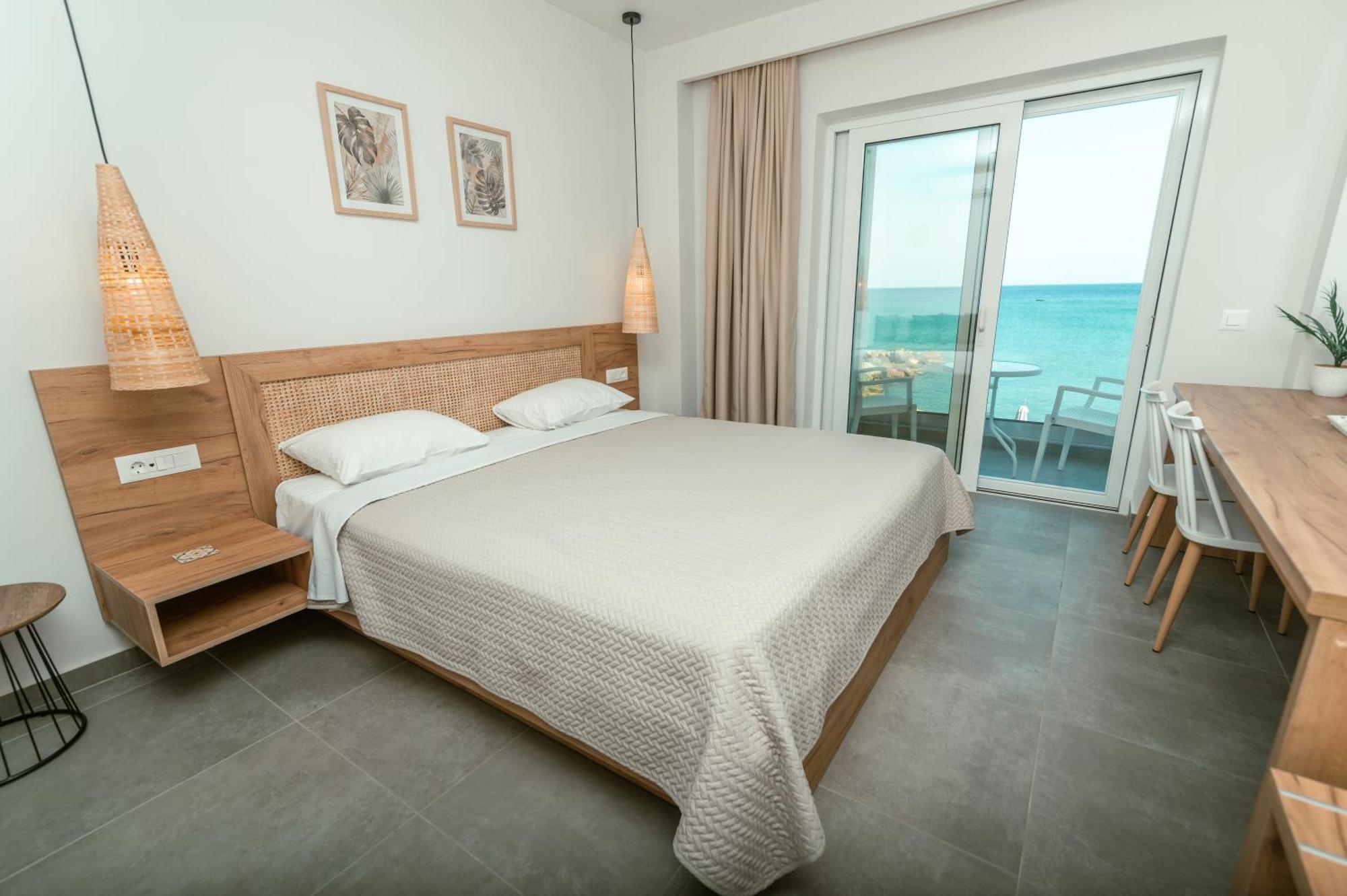 Camera Tripla Deluxe con Vista Mare