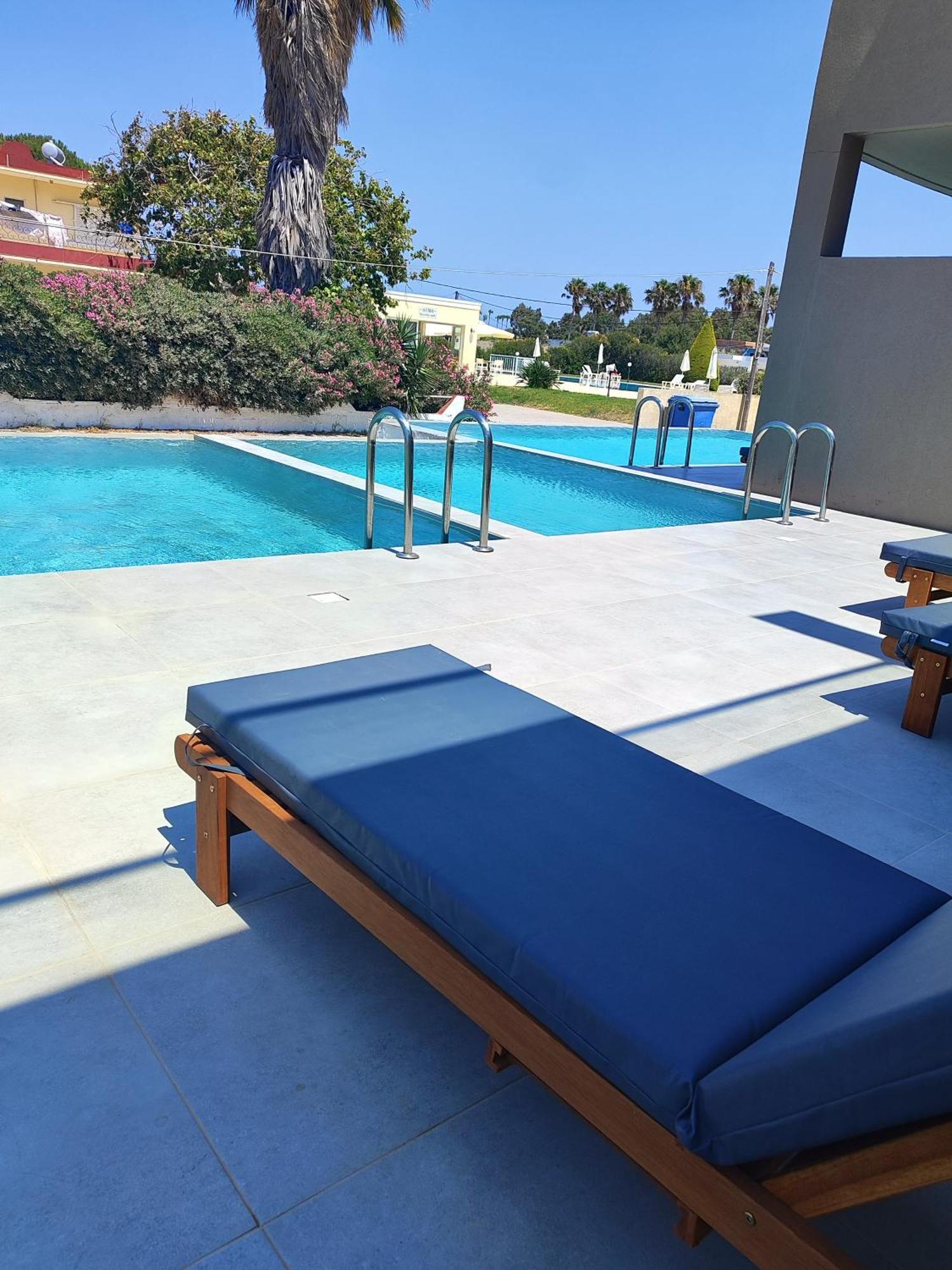 Deluxe Double Room (2 Adults + 1 Child)