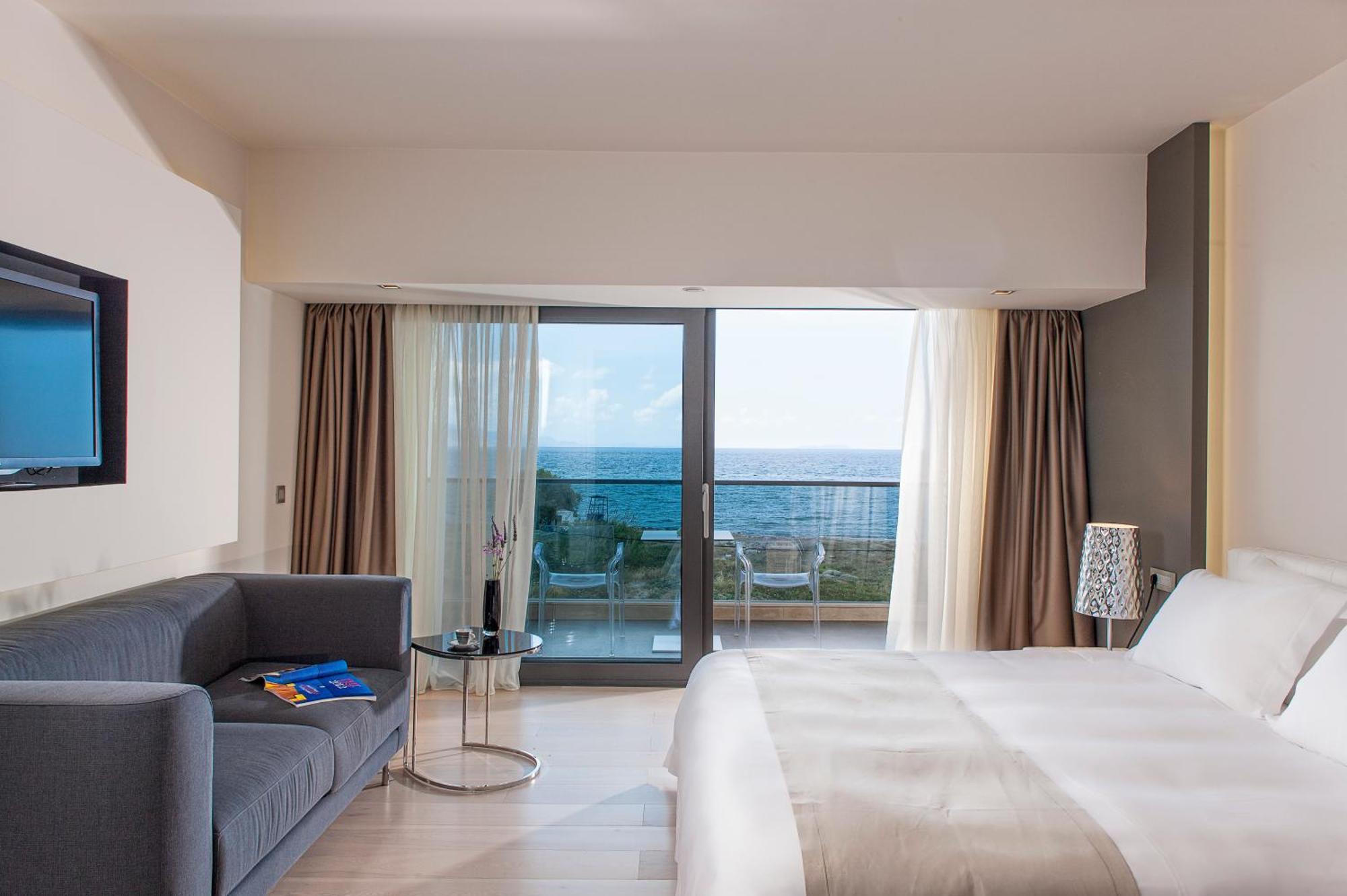 Suite with Direct Sea View