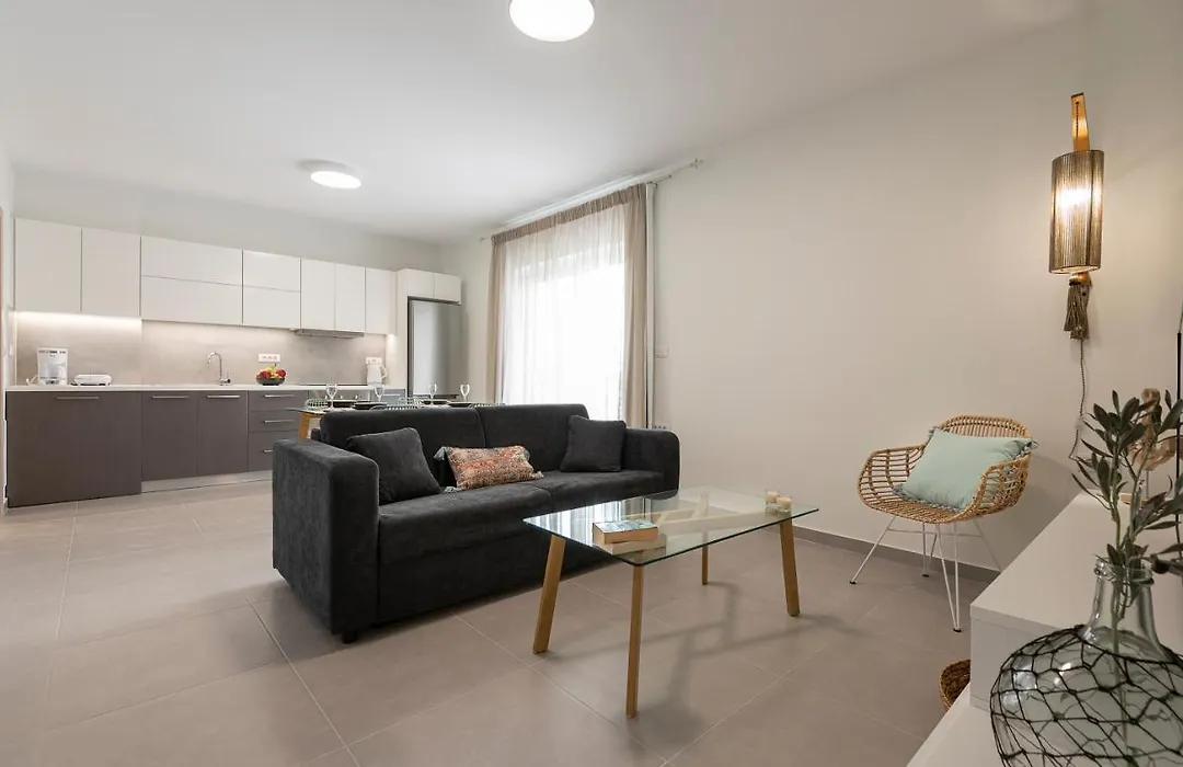 Sea And City Luxurious Apartment-1