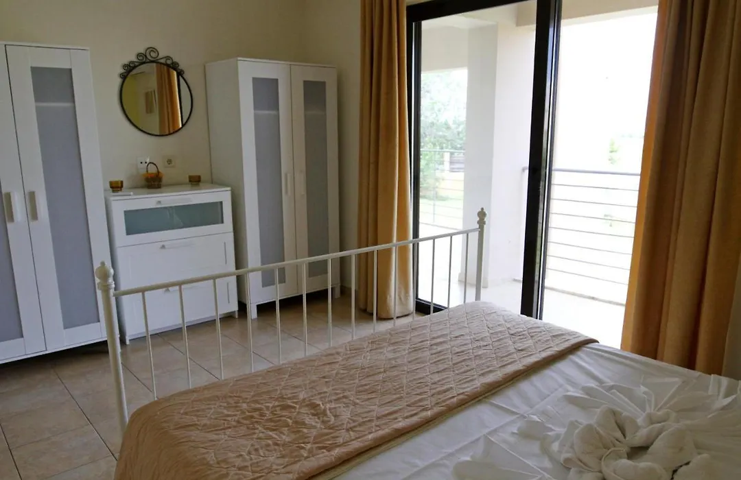 Xenos Villa 2 With 5 Bedrooms Private Swimming Pool, Near The Sea-1