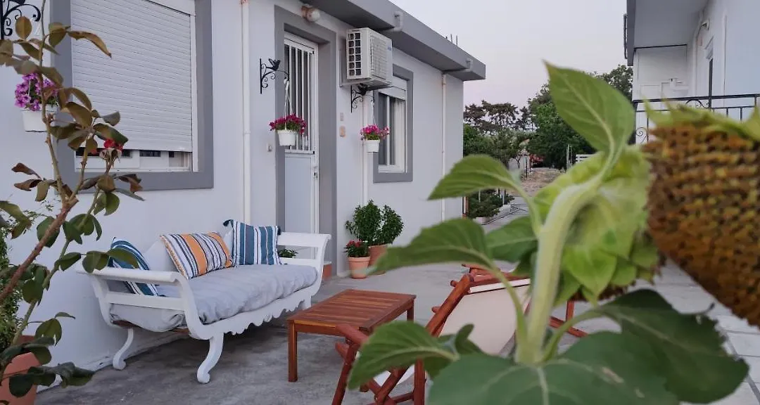 Melitini, Cottage In Nature, Near The City Center.-1