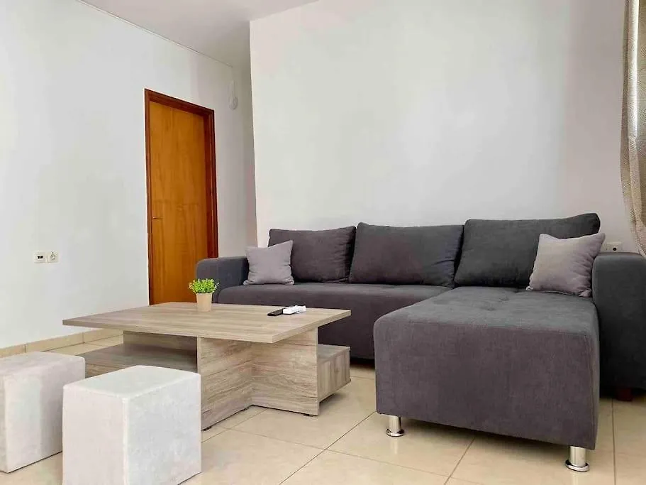 Spacious Apartment, Steps From The Beach - El Greco Apartments No 12-1