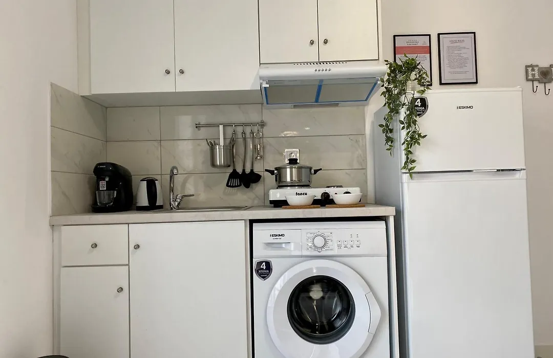 Cozy Stay, Steps From The Beach - El Greco Apartments No 5-1