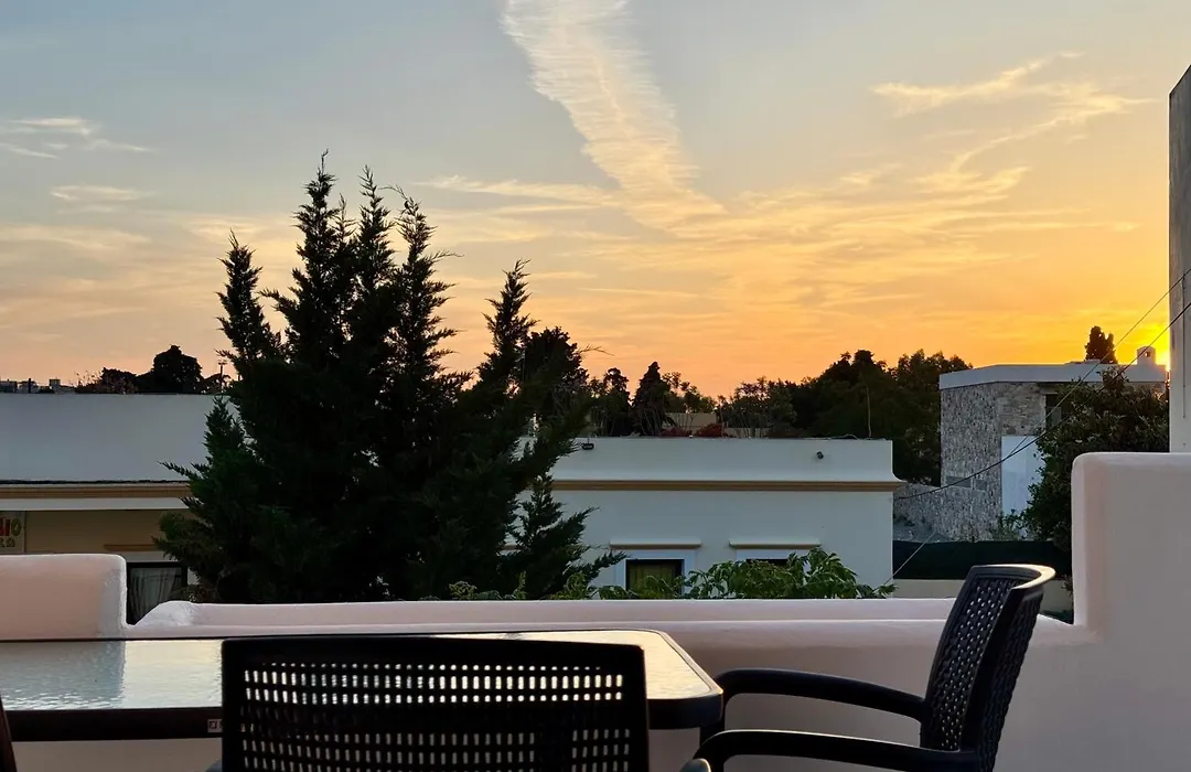 Central, Sunny & Spacious Apartment In Town - El Greco Apartments No 1-1