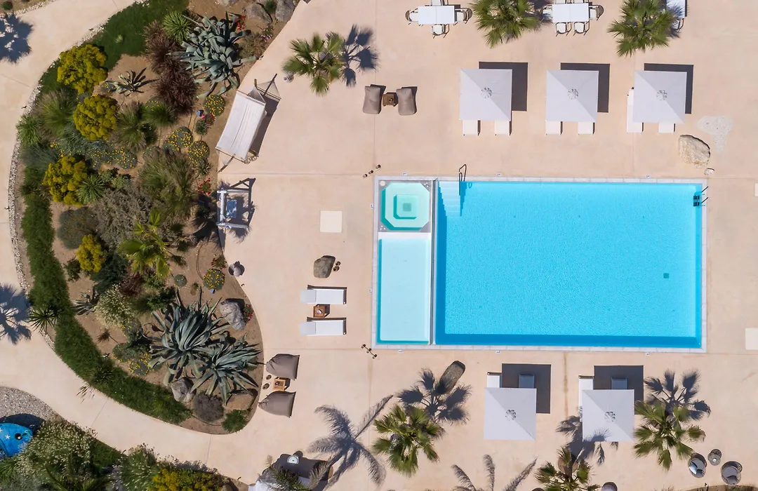 White Pearls Luxury Suites - Adults Only-1