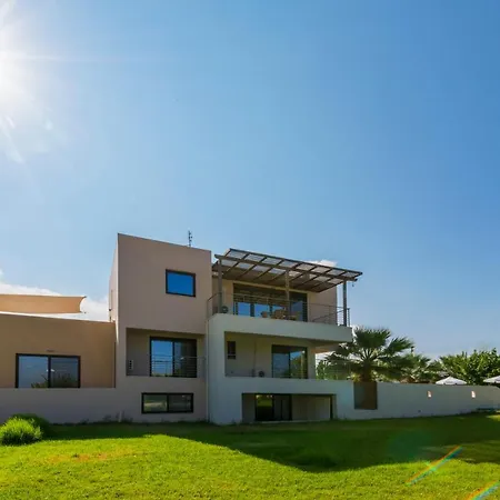 Xenos Villa 2 With 5 Bedrooms Private Swimming Pool, Near The Sea-2