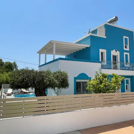 Seabreeze Villa - With Jacuzzi & Heated Pool-3