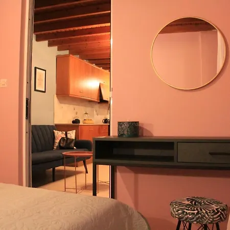 Melitini, Cottage In Nature, Near The City Center.-3