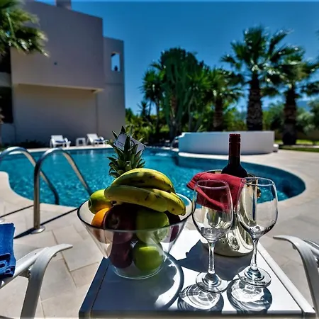 Xenos Villa 2 With 5 Bedrooms Private Swimming Pool, Near The Sea-3