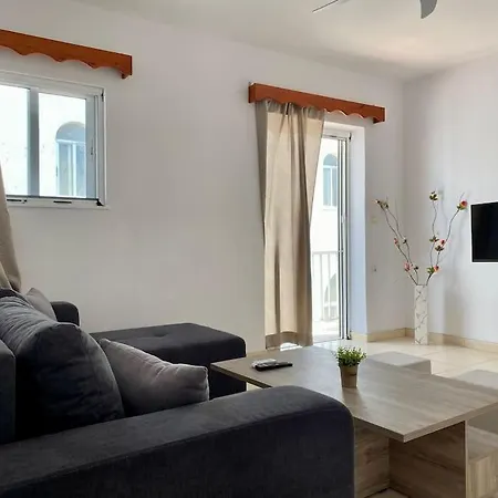 Spacious Apartment, Steps From The Beach - El Greco Apartments No 12-3