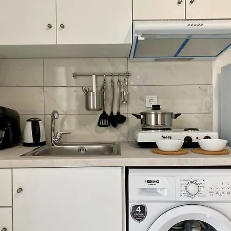 Stylish Apartment, Steps From The Beach - El Greco Apartments No 10-3