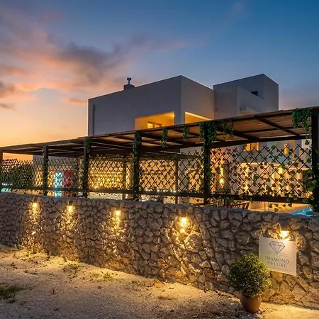 Diamond Deluxe Apartments Pool&Bar-2