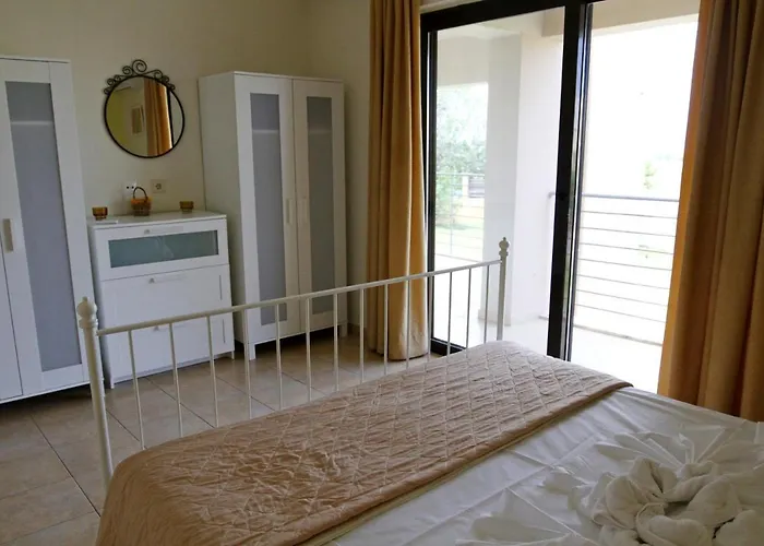 Haustierfreundliches Xenos Villa 2 With 5 Bedrooms Private Swimming Pool, Near The Sea Tigaki