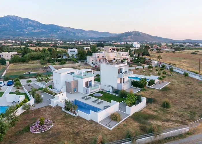 Haustierfreundliches Xenos Villa 3 - Luxury Villa With Private Pool Near The Sea. Tigaki