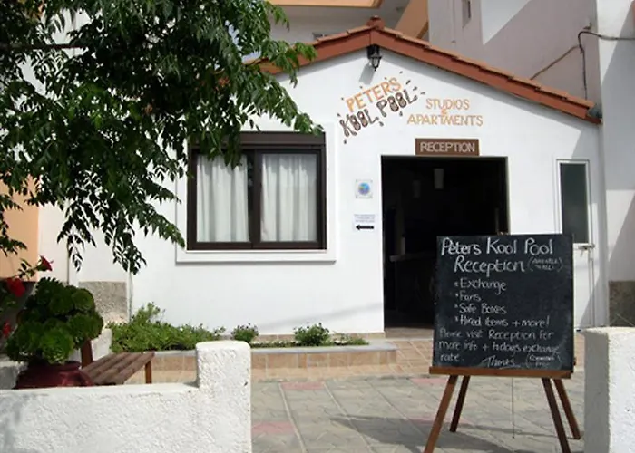 Apartments & Studios Peters Kool Pool Kardamena  che accetta animali